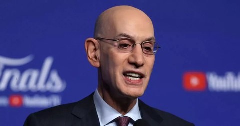 Адам Сильвер рассказал об отказе от наклеек на паркете НБА Адам Сильвер рассказал об отказе от наклеек на паркете НБА