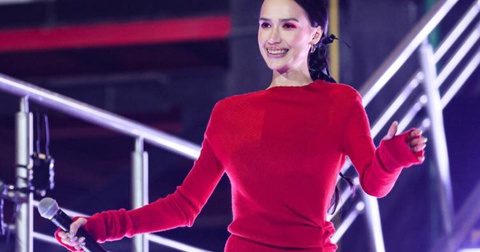 Алина Загитова выпустила новый влог о подготовке к шоу «Ассоль» Алина Загитова выпустила новый влог о подготовке к шоу «Ассоль»