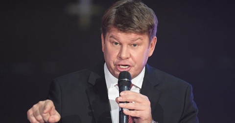 Дмитрий Губерниев сомневается в возможностях Елены Вяльбе представлять Россию за рубежом