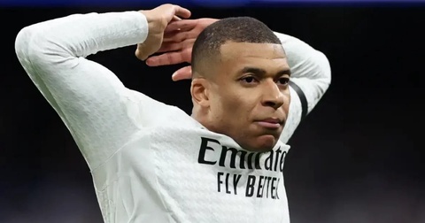 Килиан Мбаппе признан лучшим центрфорвардом мира по версии FourFourTwo Килиан Мбаппе признан лучшим центрфорвардом мира по версии FourFourTwo