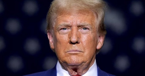 Дональд Трамп обсудил легальный въезд в США на встрече с «Ювентусом» Дональд Трамп обсудил легальный въезд в США на встрече с «Ювентусом»