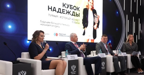 Надежда Петрова провела сессию о будущем российского тенниса на ПМЭФ-2025