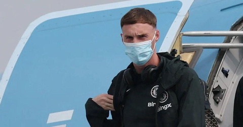 Коул Палмер объяснил причину ношения маски на борту самолета