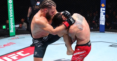 Исраэль Адесанья впечатлен фанатами на UFC в Баку