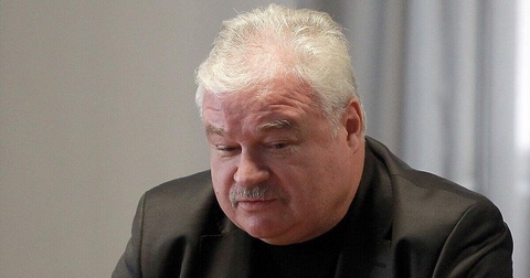Бывший тренер сборной России Плющев прокомментировал роспуск «Витязя» из КХЛ