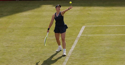 Барбора Крейчикова вышла во второй круг турнира WTA 250 в Истбурне Барбора Крейчикова вышла во второй круг турнира WTA 250 в Истбурне
