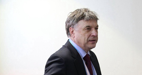 Юрий Новиков призывает создать организацию для помощи игрокам в сложных ситуациях Юрий Новиков призывает создать организацию для помощи игрокам в сложных ситуациях