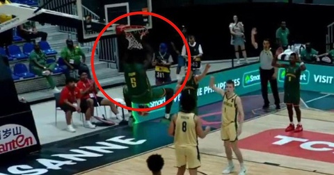 Курьезный инцидент на чемпионате мира U19: центровой Камеруна забросил мяч в собственное кольцо